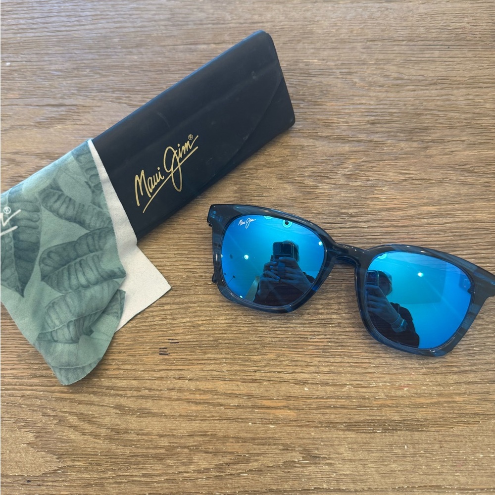 Maui Jim Women’s Sunglasses. 52-20-145. MJ533-B6